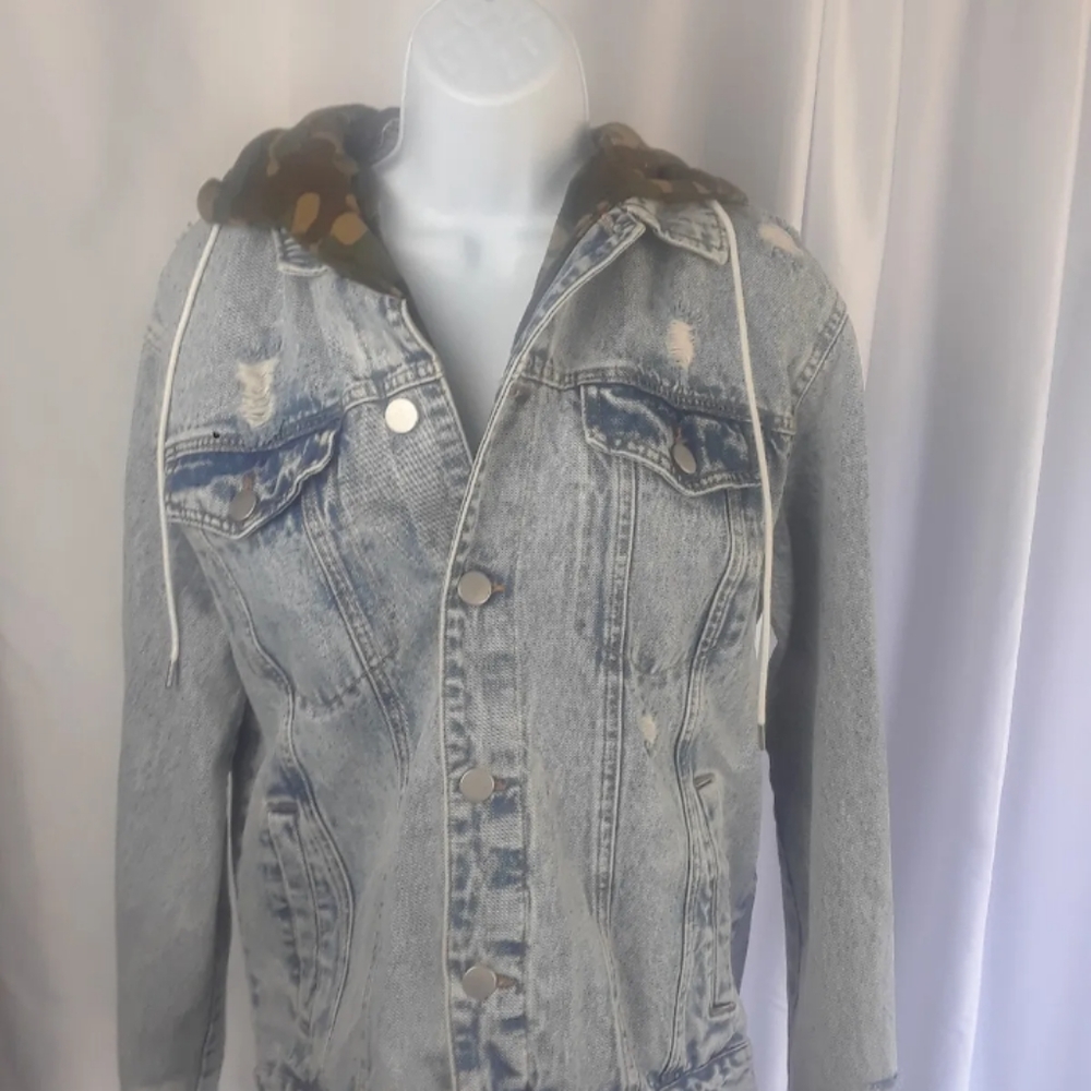 Trucker Jacket distressed M acid wash camo hoodie Forever 21 western L3